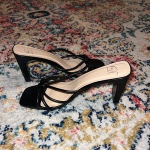 Mini black heels square toe